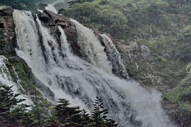 贵阳一小区消防栓成“摆设”,火灾造成一人死亡